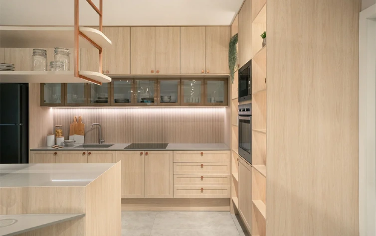 Armários bem projetos fazem toda diferença em uma cozinha.